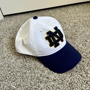 Men’s Fighting Irish Notre Dame Adjustable Under Armour Hat